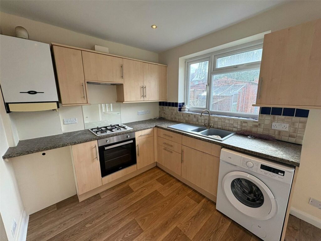 House Calvert Close in Rushmoor