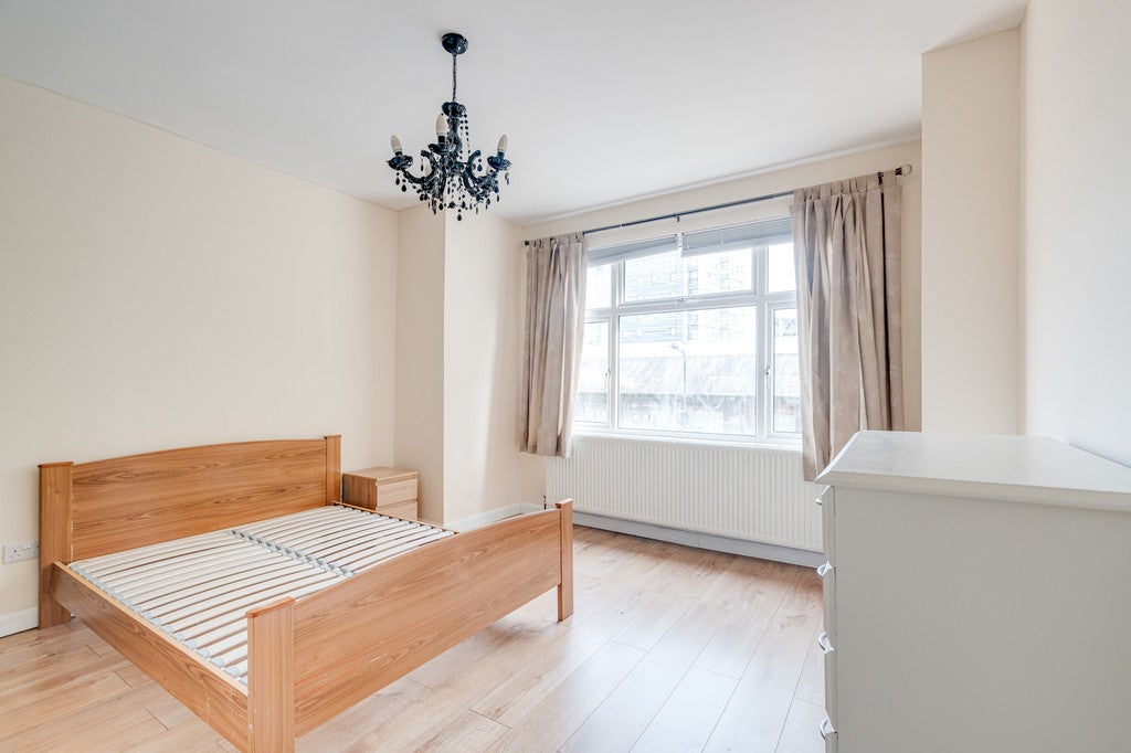 Flat Brondesbury Villas in Greater London