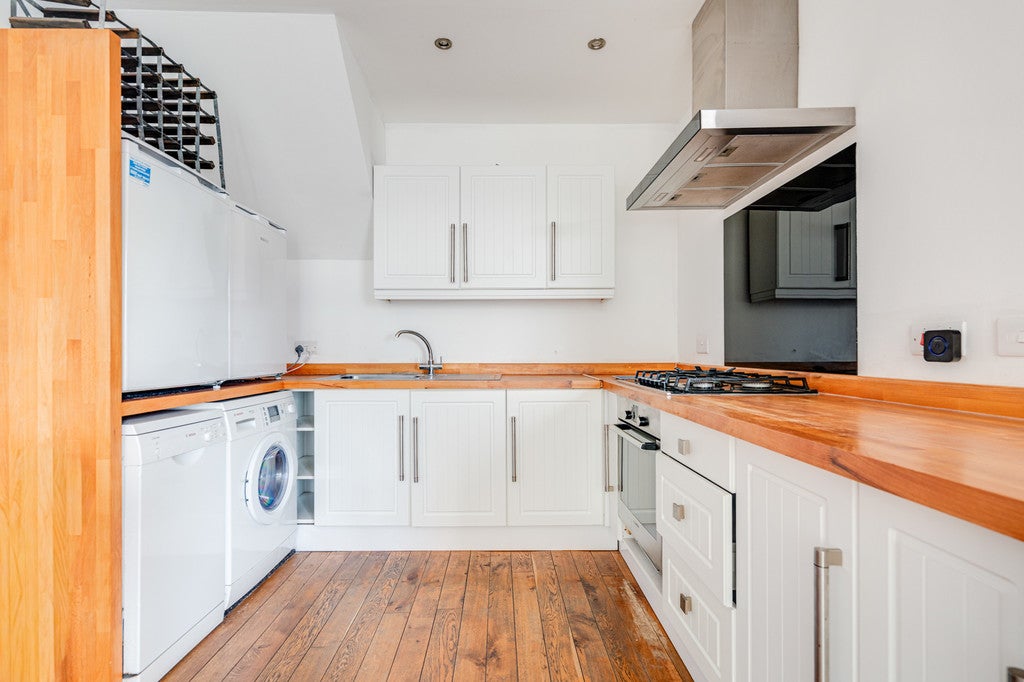Flat Brondesbury Villas in Greater London