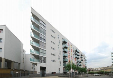 Flat Stainsby Road in Greater London