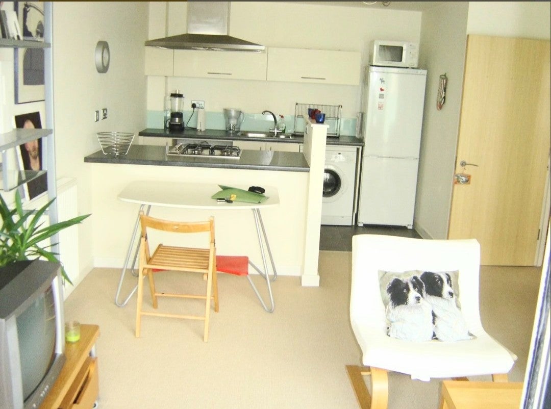 Flat Stainsby Road in Greater London