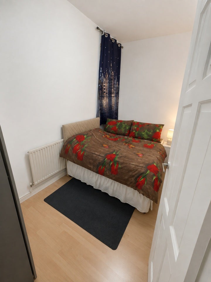 Flat Lancing Road in Greater London
