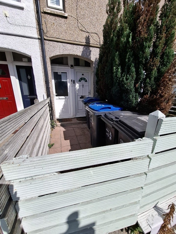 Flat Lancing Road in Greater London