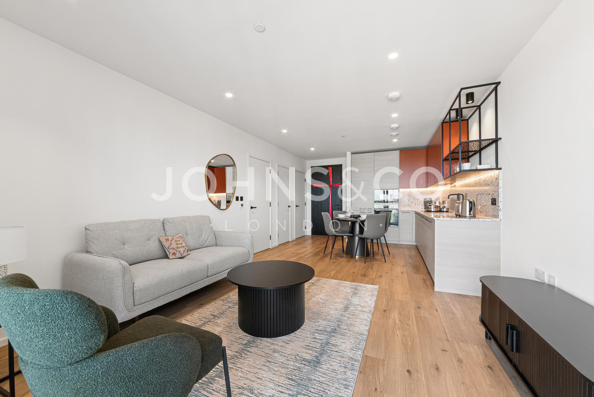 Flat Hemlock Street in Greater London
