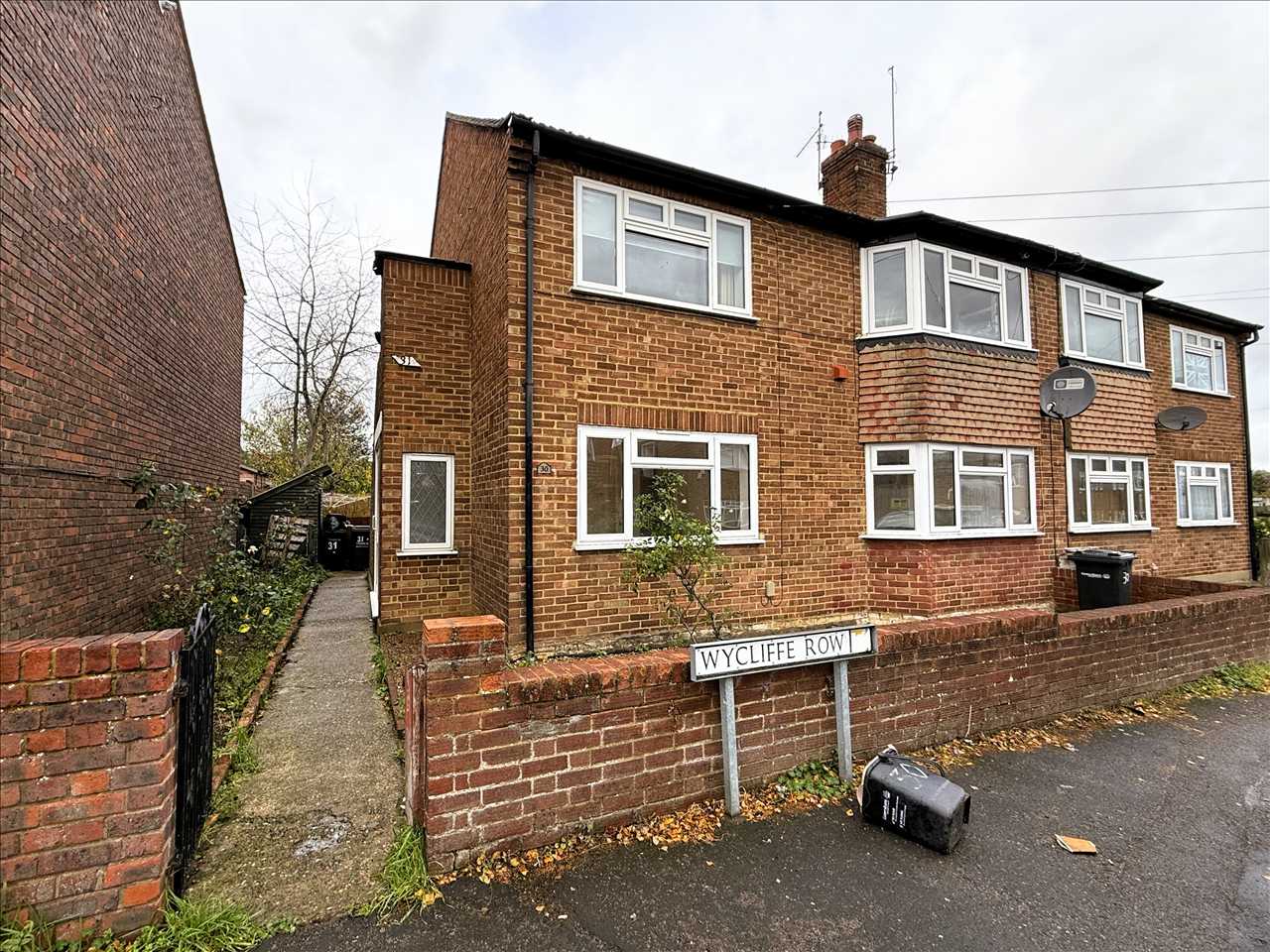 Flat Wycliffe Row in Gravesham