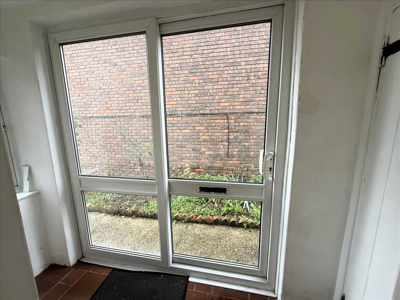 Flat Wycliffe Row in Gravesham