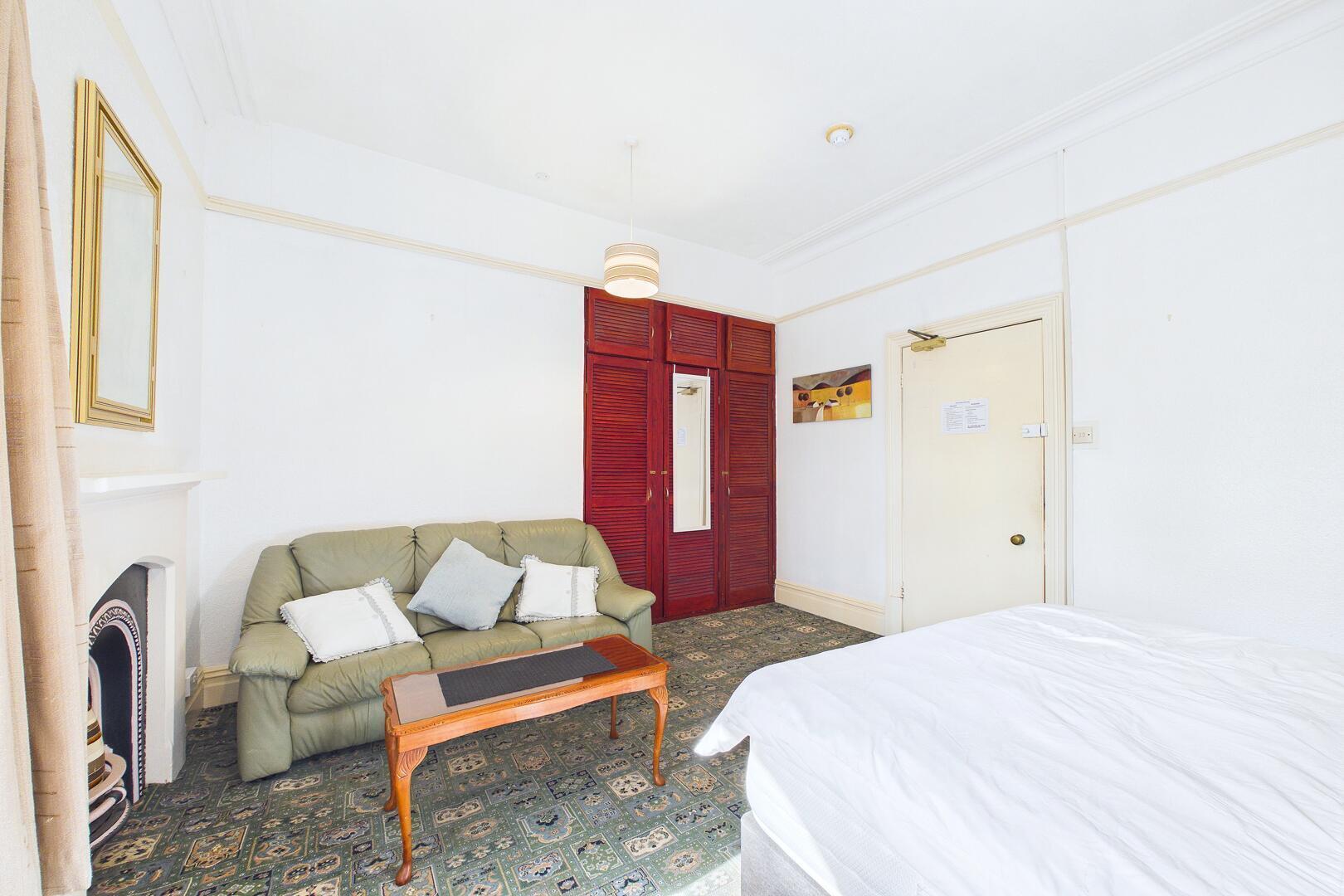 Room Central Way in Clevedon