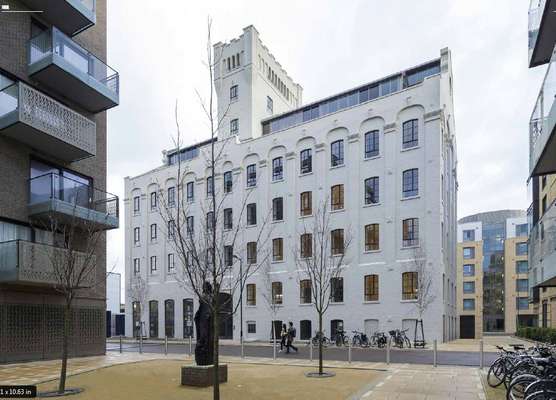 Flat Station Square in Cambridge