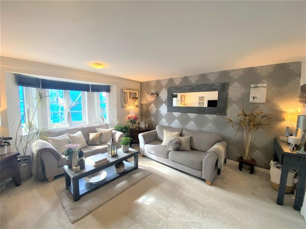 Flat Peel Close in London