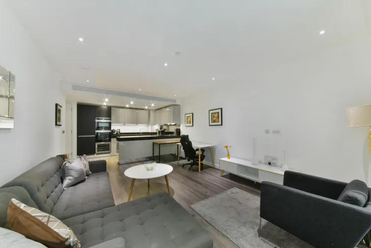 Flat Canter Way in Greater London