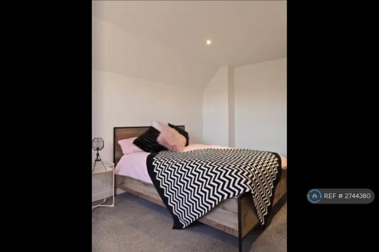 Room Newman Road in Sheffield