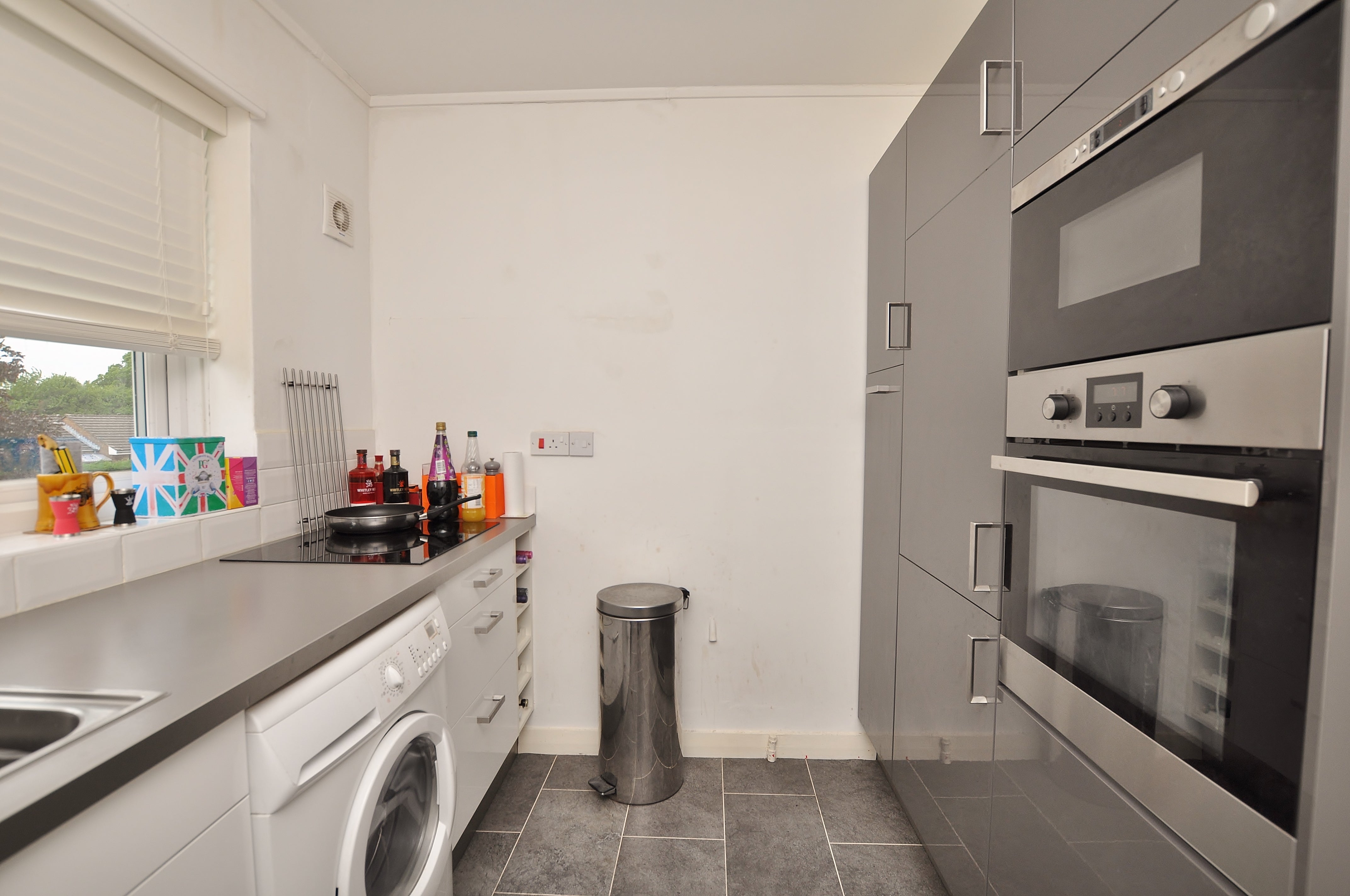 Flat Powell Close in Guildford