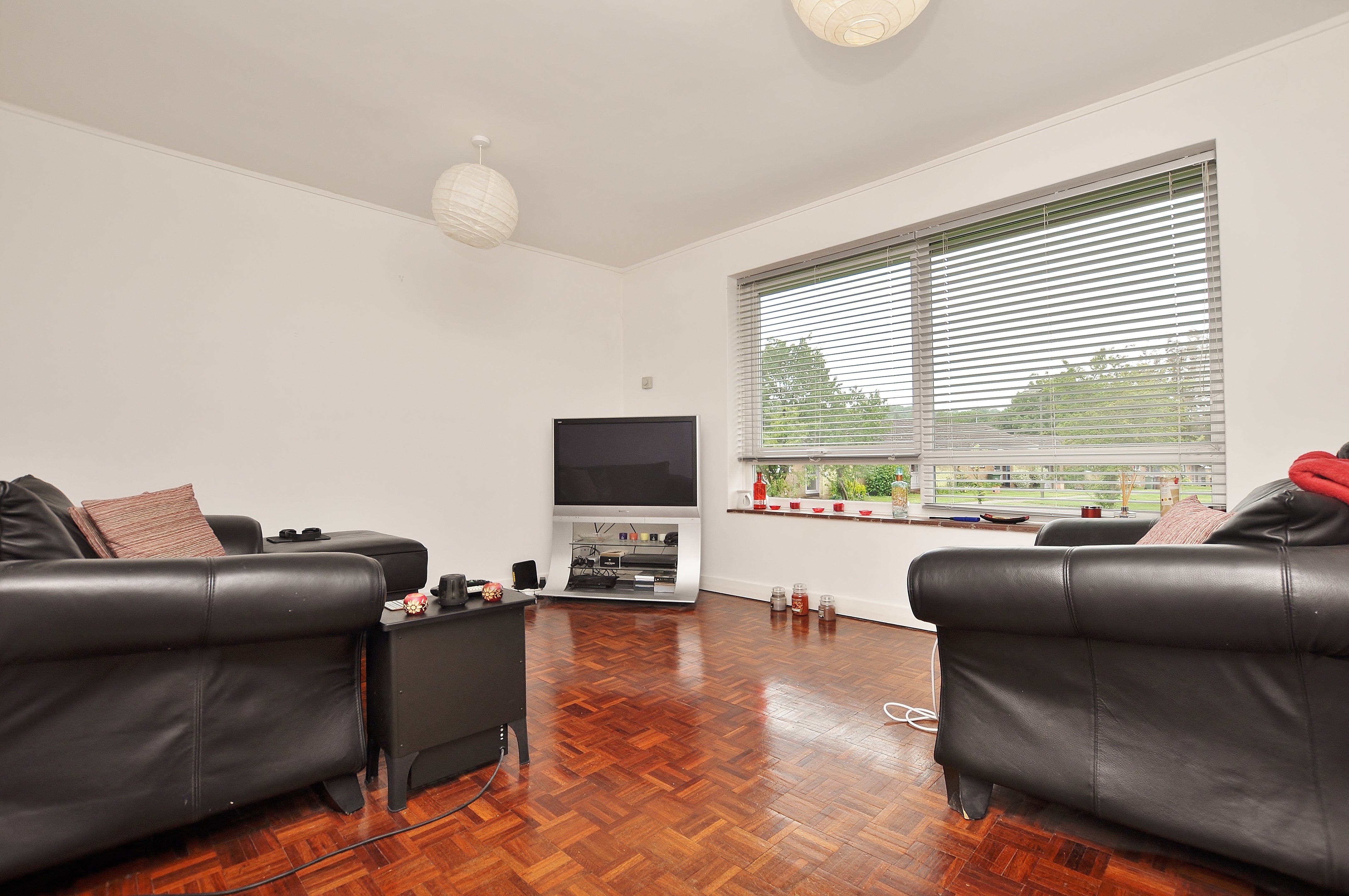 Flat Powell Close in Guildford