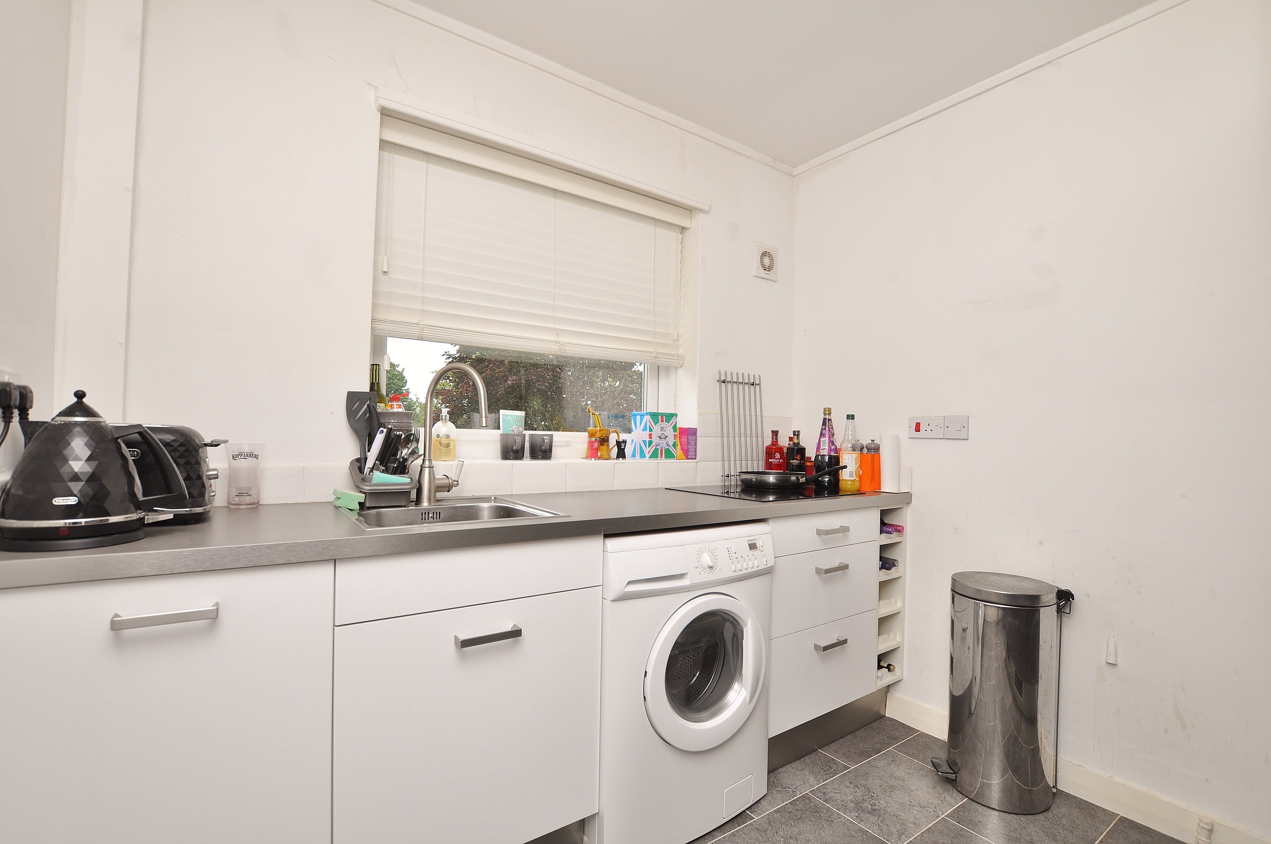Flat Powell Close in Guildford