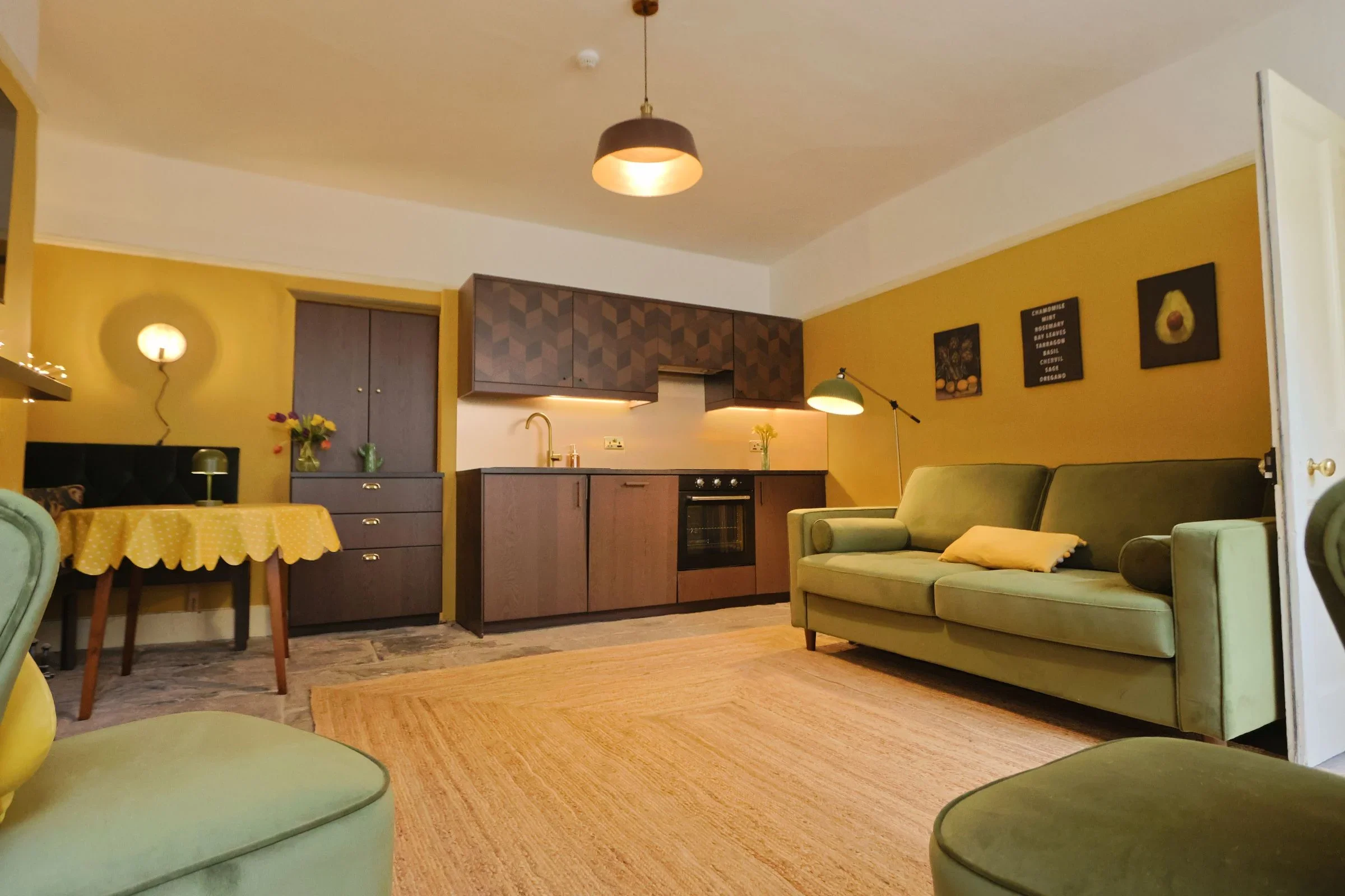 Flat Caledonia Place in Bristol