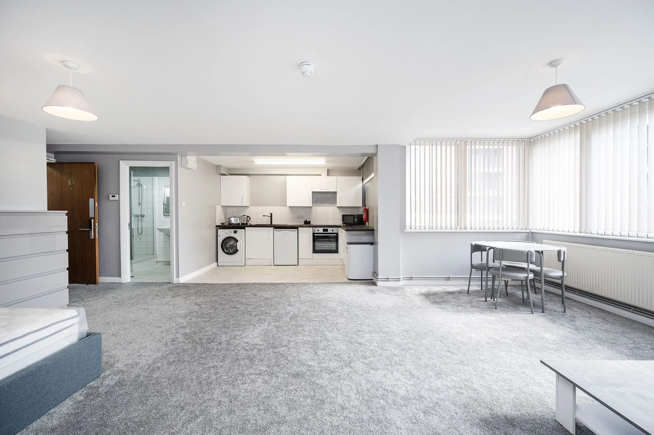 Flat Cavell Street in Greater London