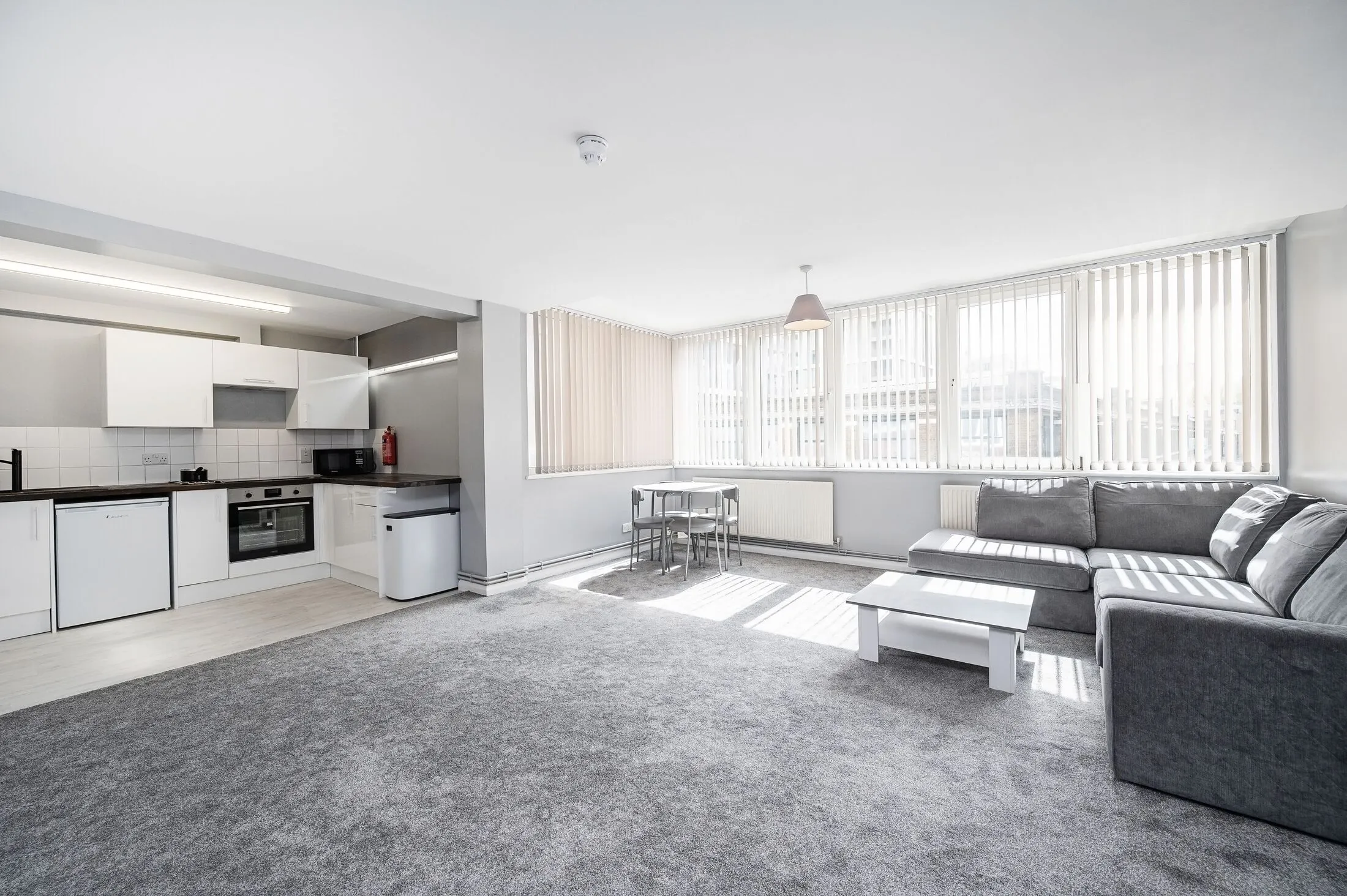 Flat Cavell Street in Greater London