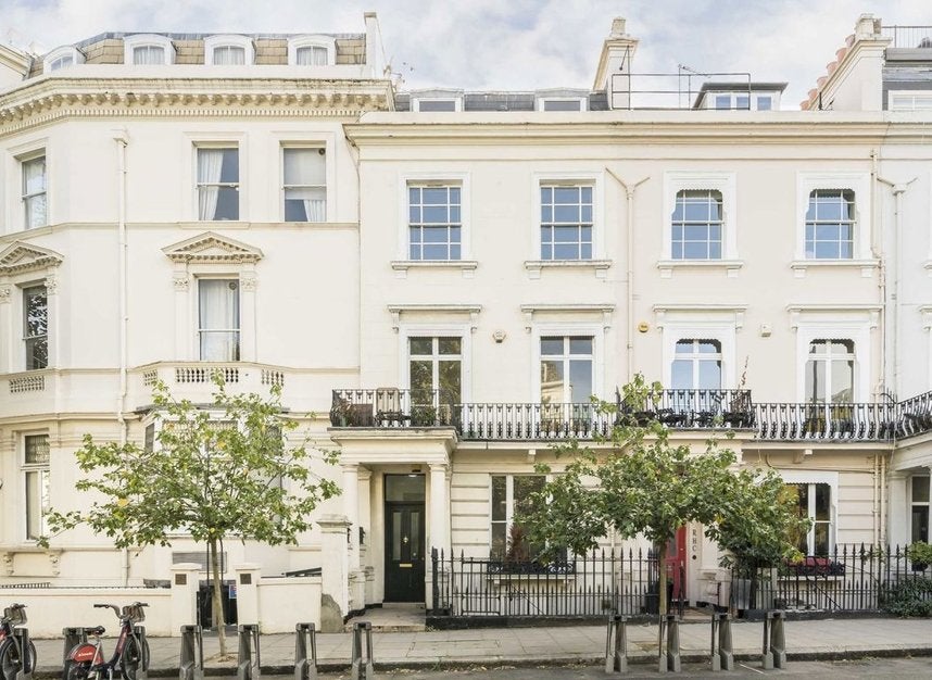 Flat Pembridge Villas in Greater London