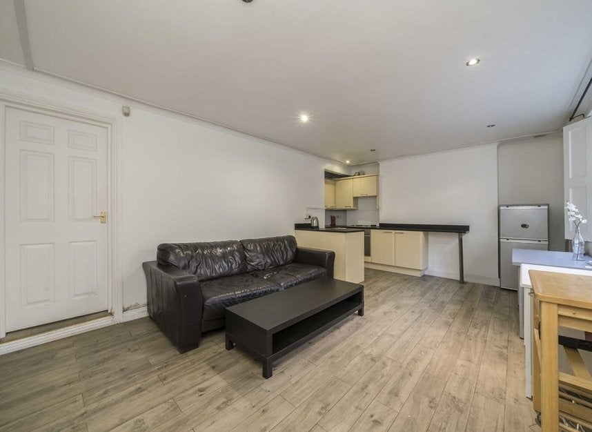 Flat Pembridge Villas in Greater London