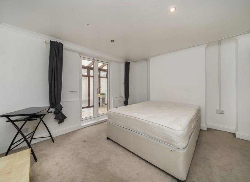 Flat Pembridge Villas in Greater London