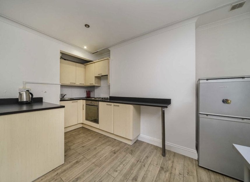 Flat Pembridge Villas in Greater London