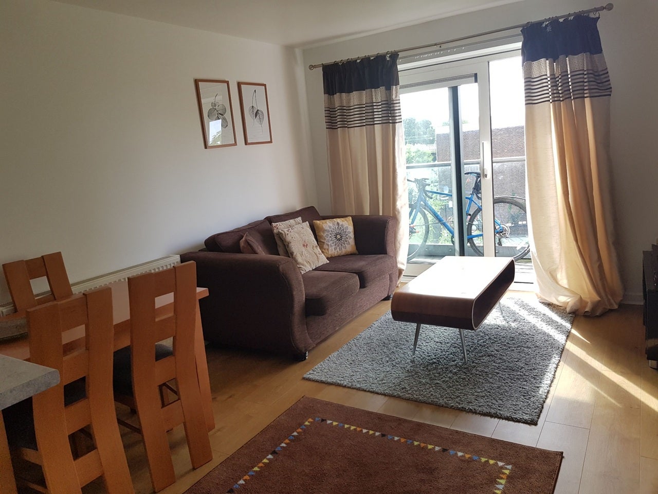 Room Commercial Road in Greater London