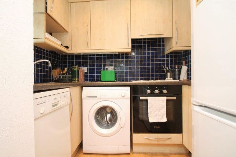 Flat Brunswick Quay in Greater London