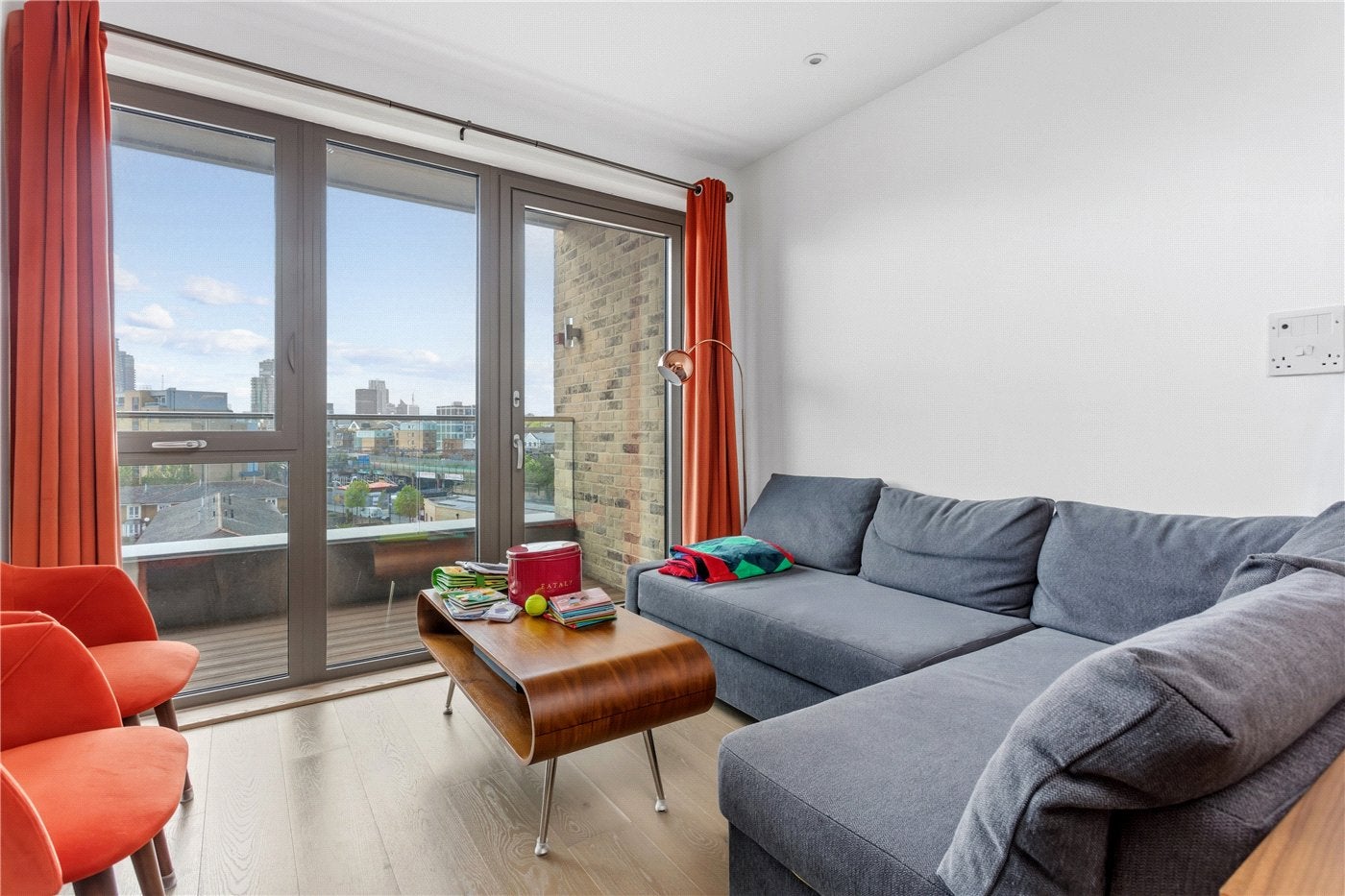 Flat Hemming Street in Greater London
