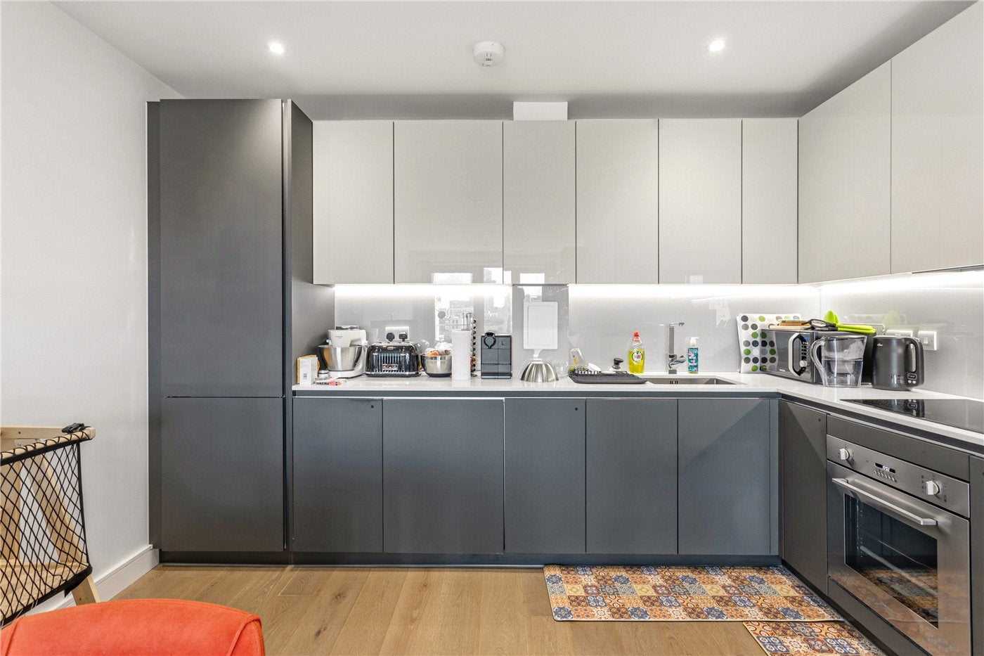 Flat Hemming Street in Greater London