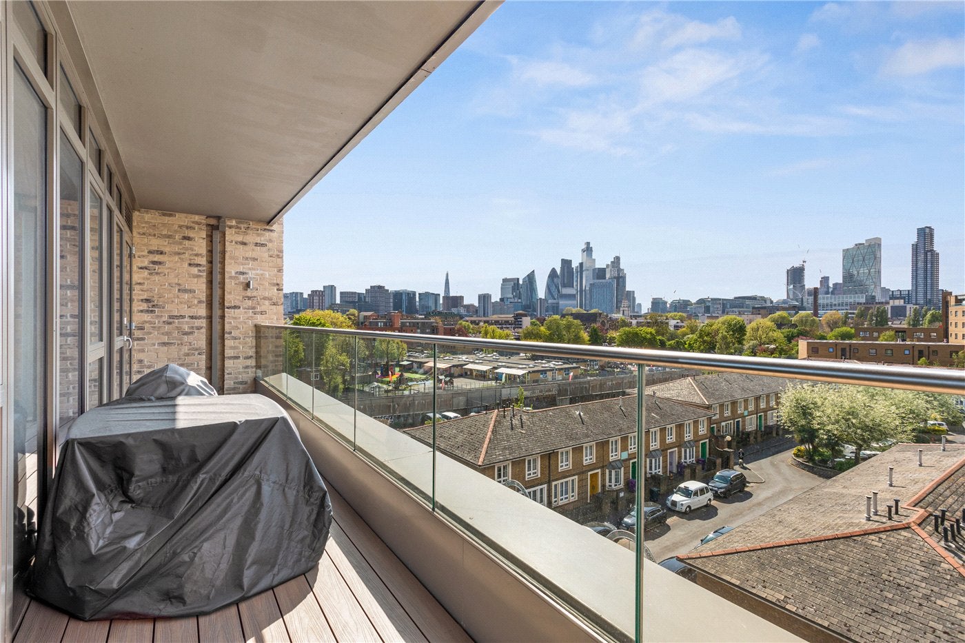 Flat Hemming Street in Greater London