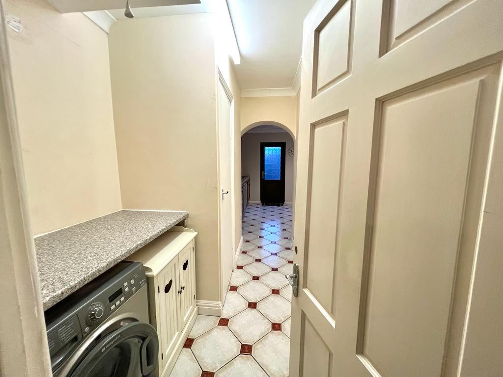Flat Martin Road in Greater London
