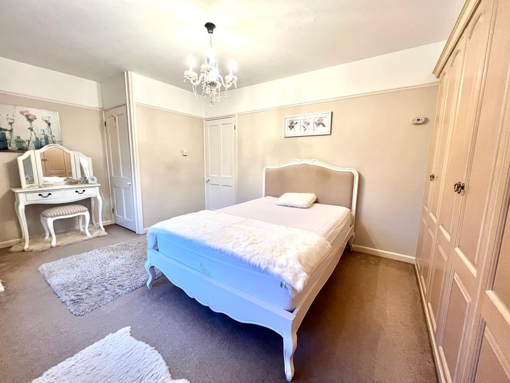 Flat Martin Road in Greater London
