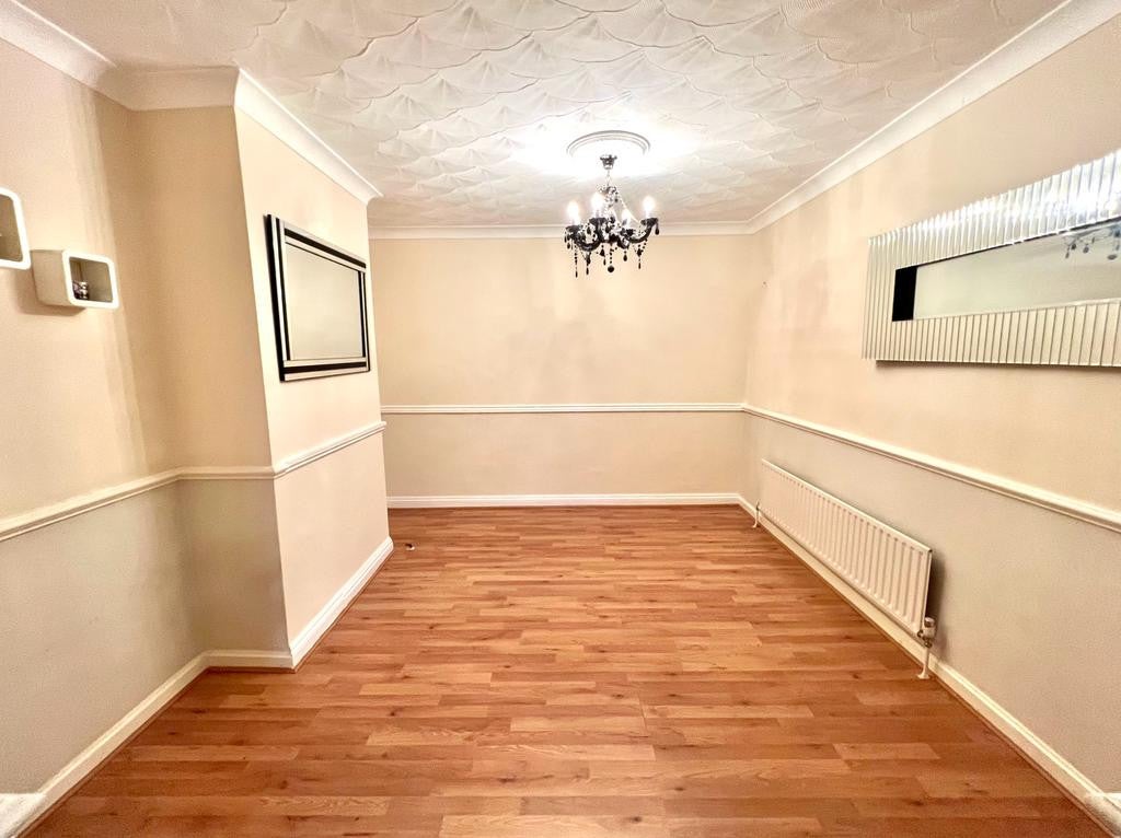 Flat Martin Road in Greater London