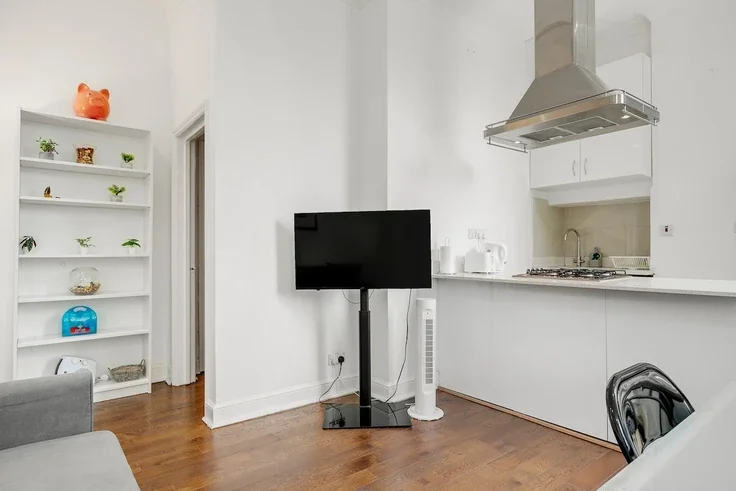 Flat Fernhead Road in City of Westminster