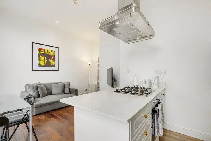 Flat Fernhead Road in City of Westminster