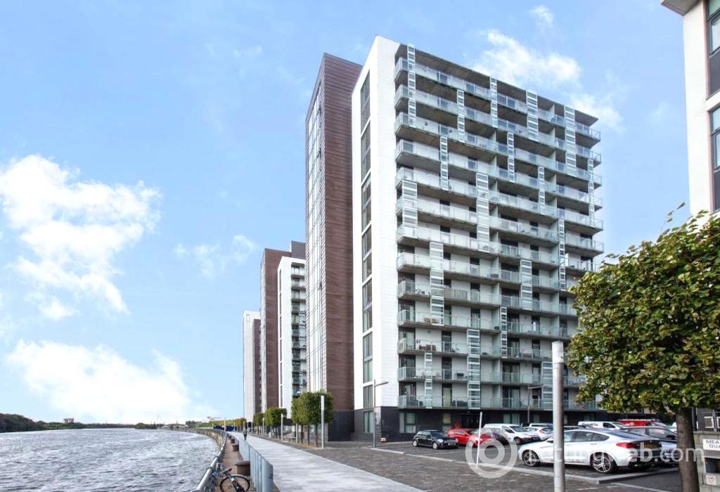 Flat Castlebank Place in Glasgow