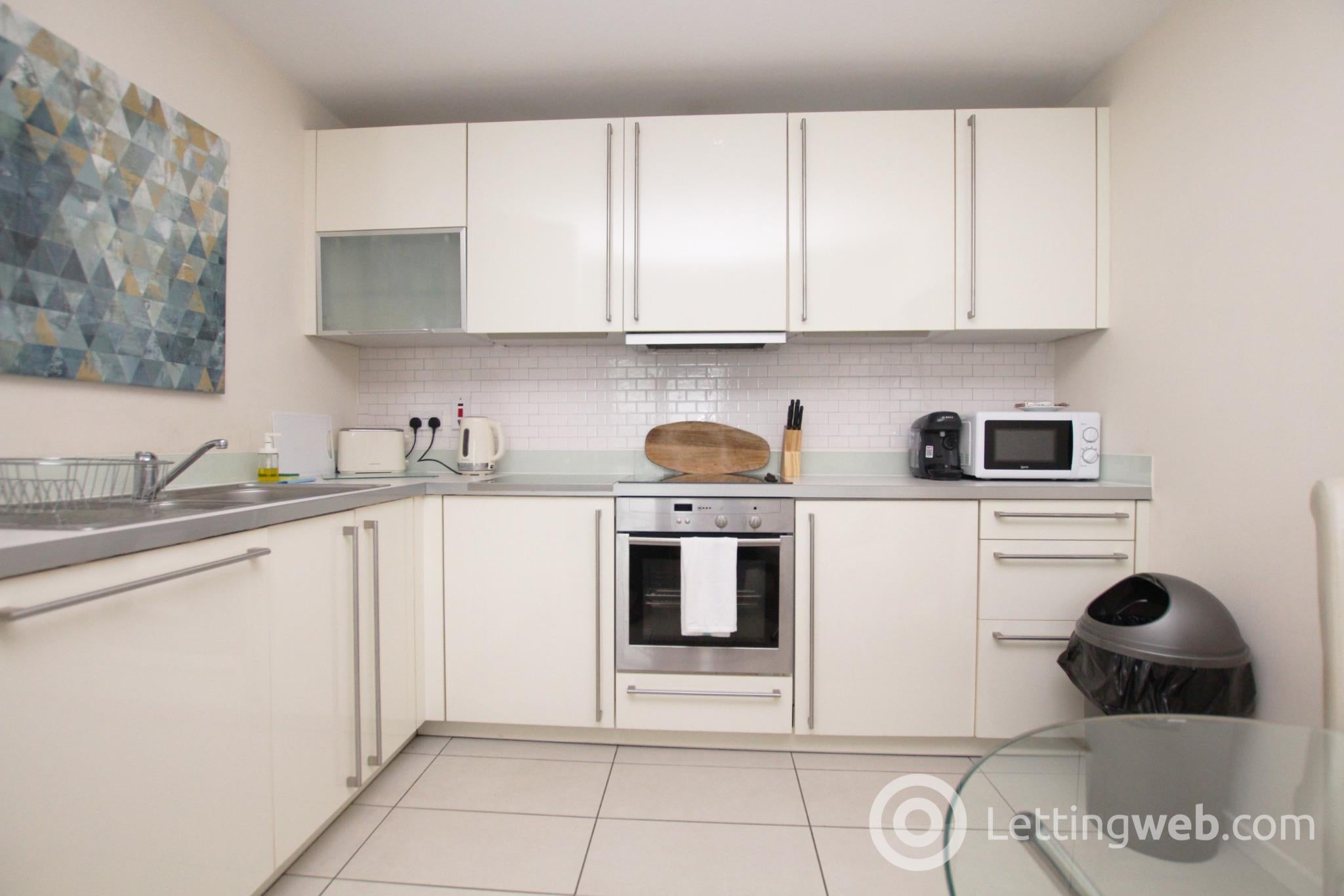 Flat Castlebank Place in Glasgow