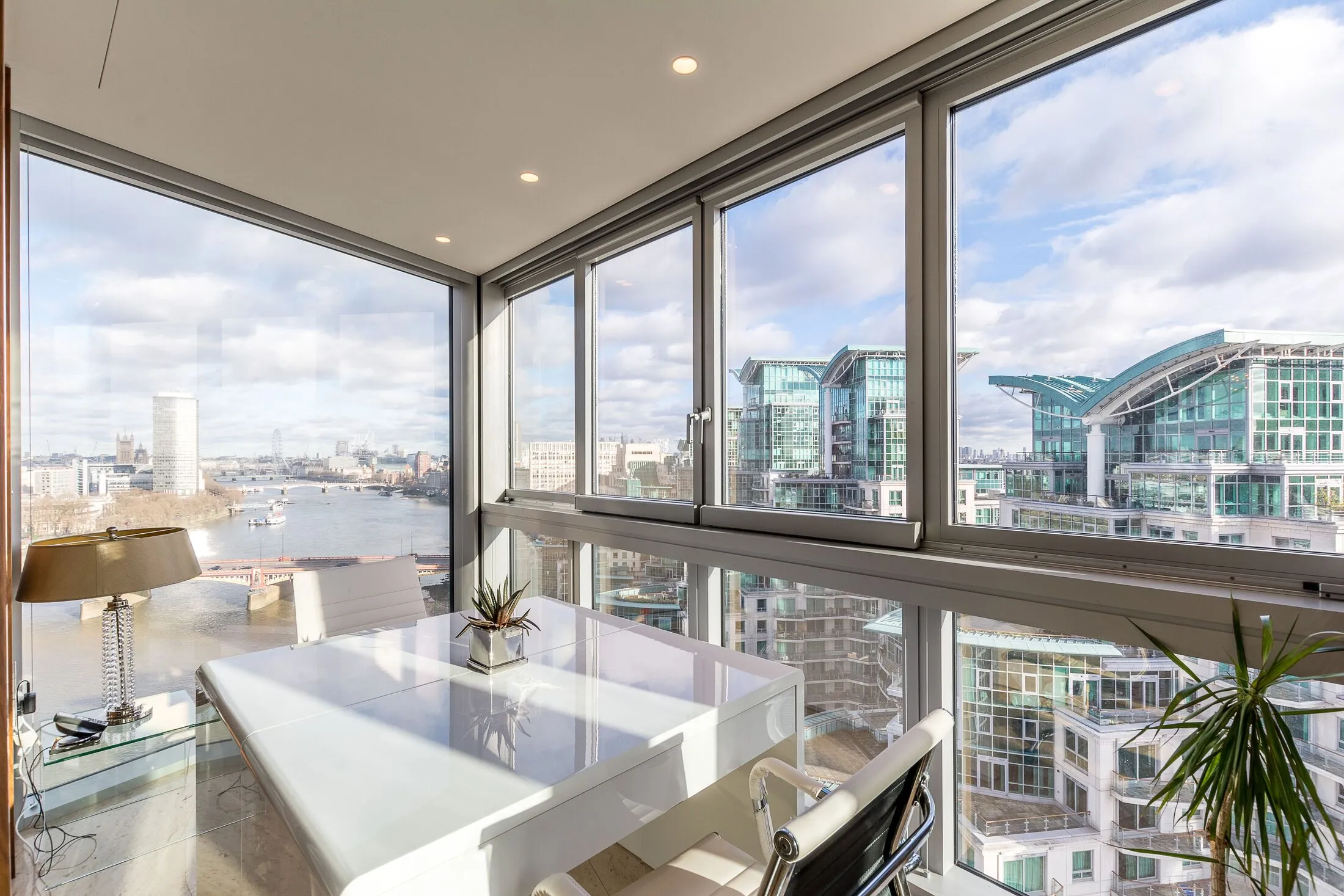 Flat Nine Elms Lane in Greater London