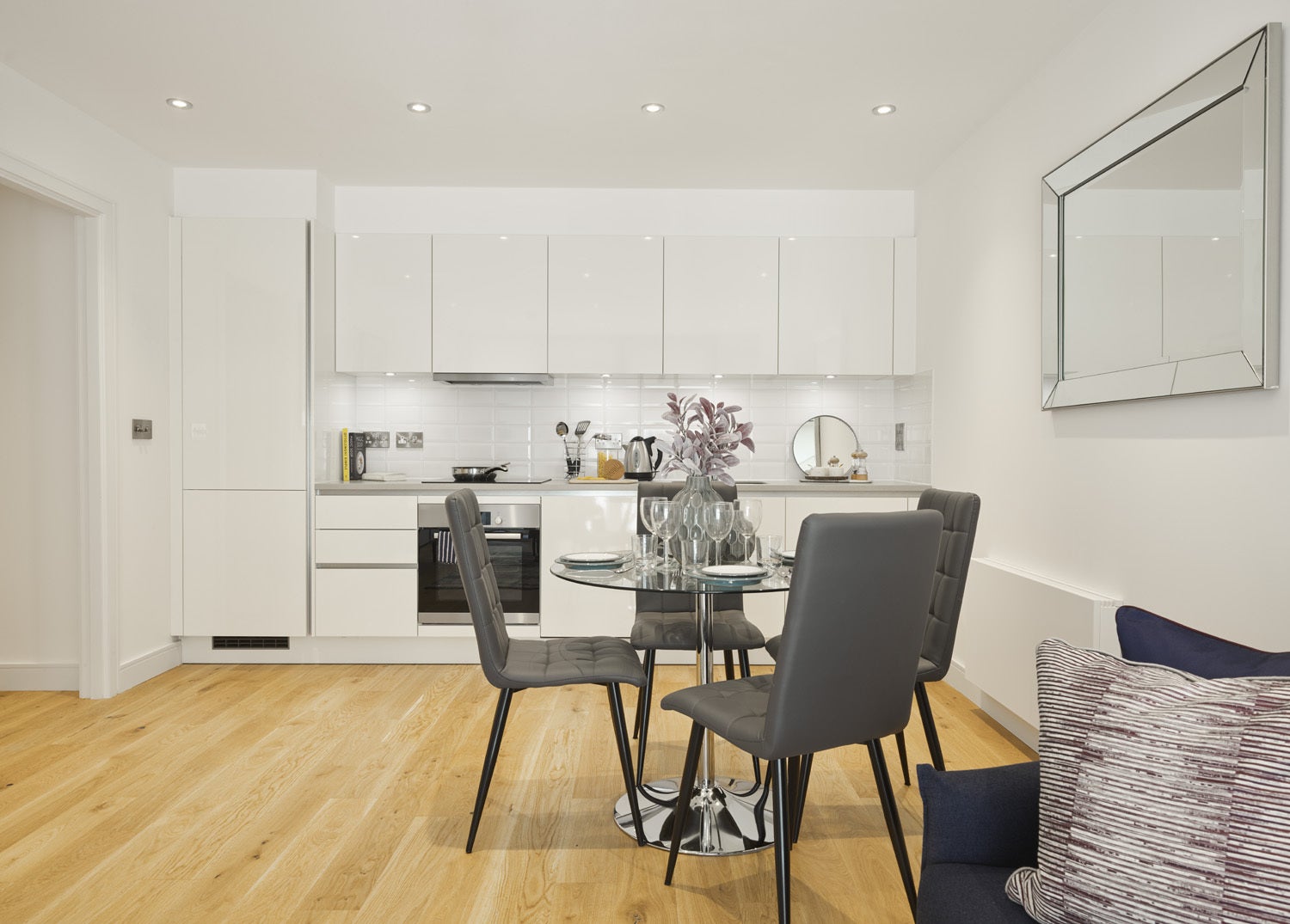 Flat Curtis Lane in Greater London