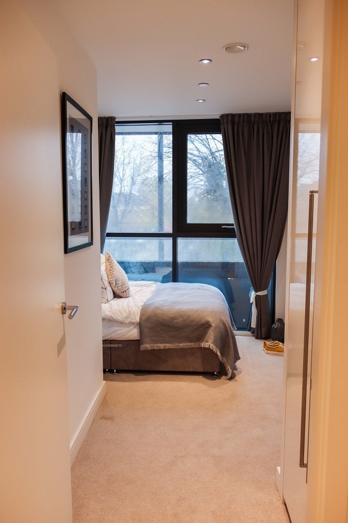 Flat Curtis Lane in Greater London