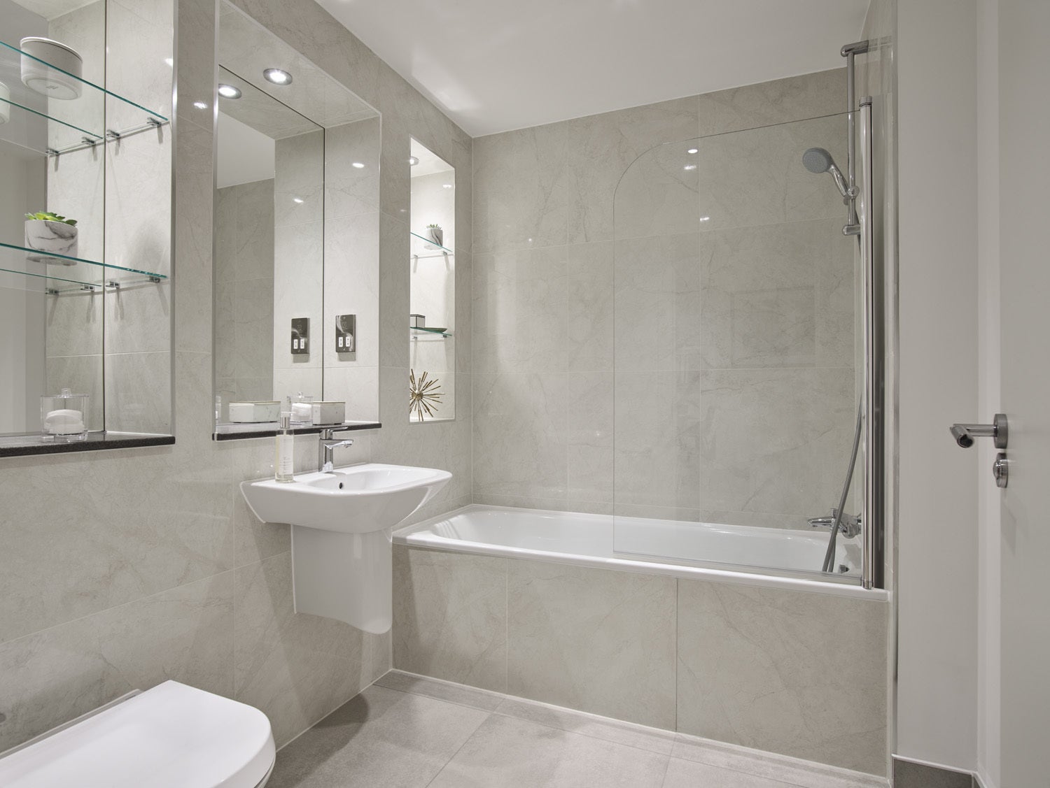 Flat Curtis Lane in Greater London