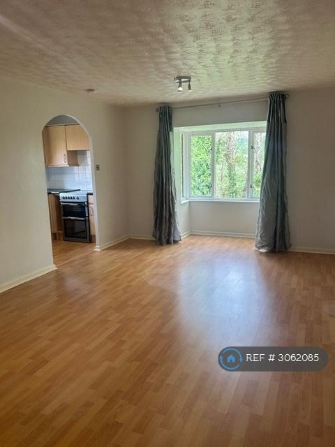 Flat Puttocks Close in Chichester