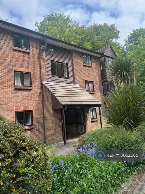 Flat Puttocks Close in Chichester