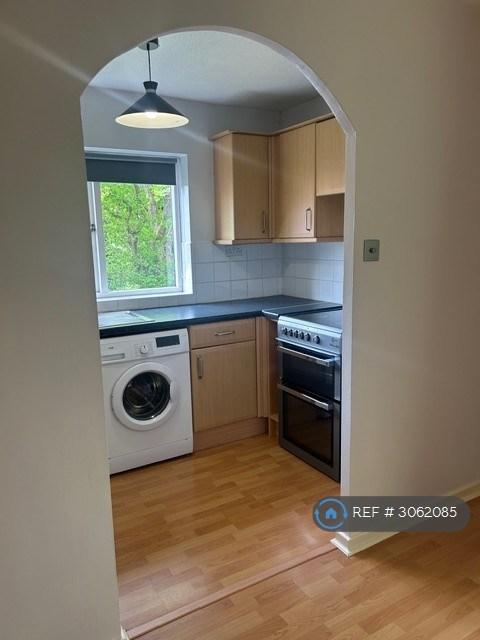 Flat Puttocks Close in Chichester