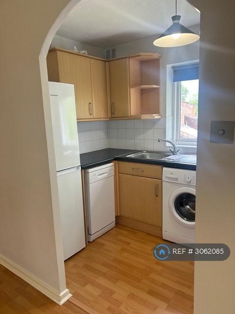 Flat Puttocks Close in Chichester