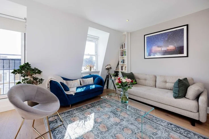 Flat Sinclair Road in Greater London