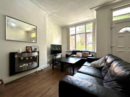 Flat Village Place in Leeds