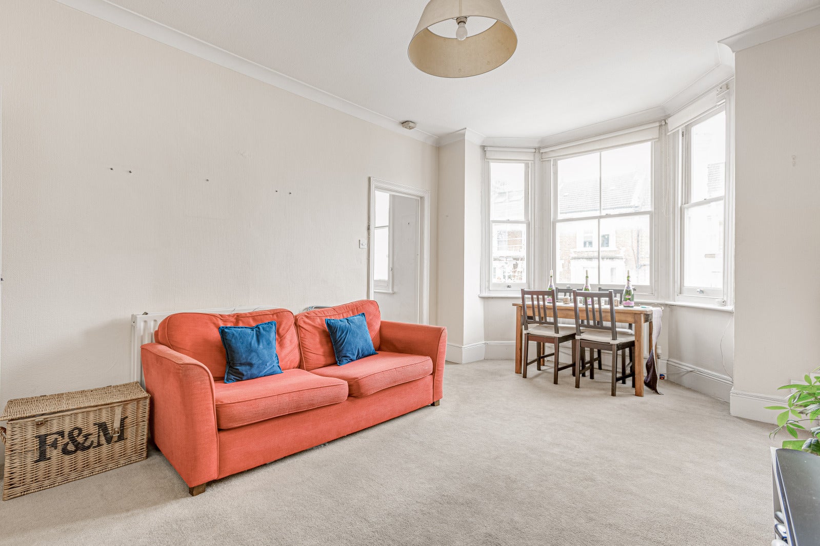 Flat Leathwaite Road in Greater London