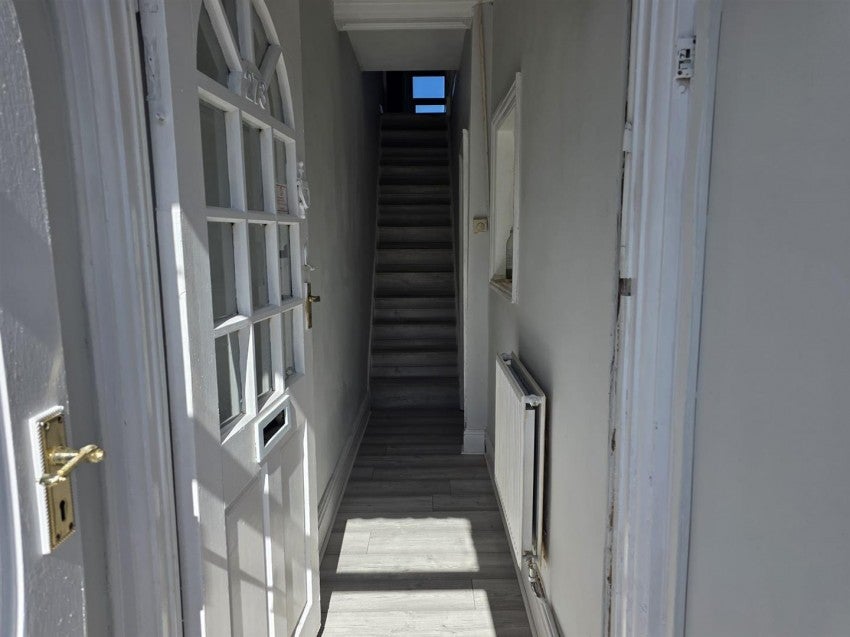 Flat Heneage Road in Grimsby