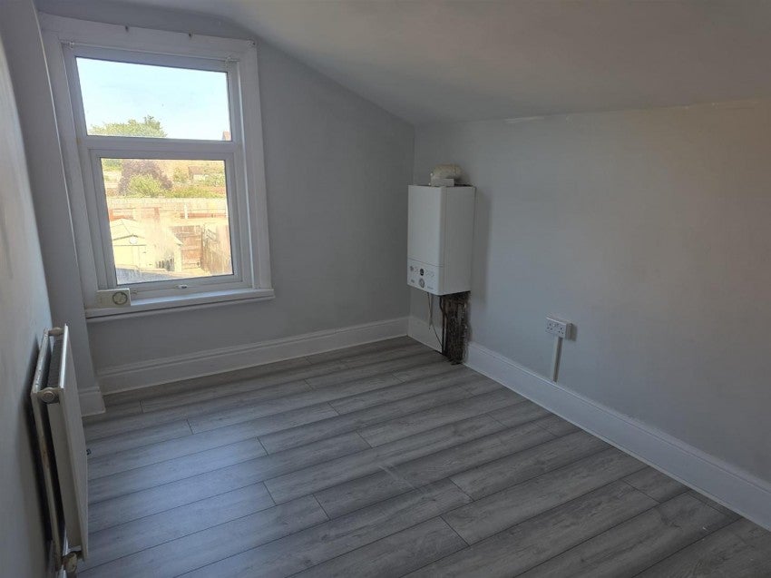 Flat Heneage Road in Grimsby